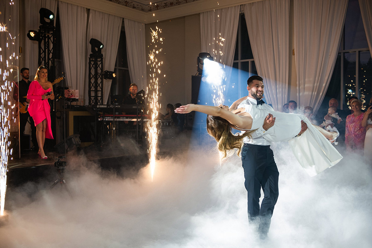 zdjęcia ślubne fotografia ślubna elegancki klasyczny glamour ślub Pałac Mała Wieś 5czwartych Agnieszka Rusinowska