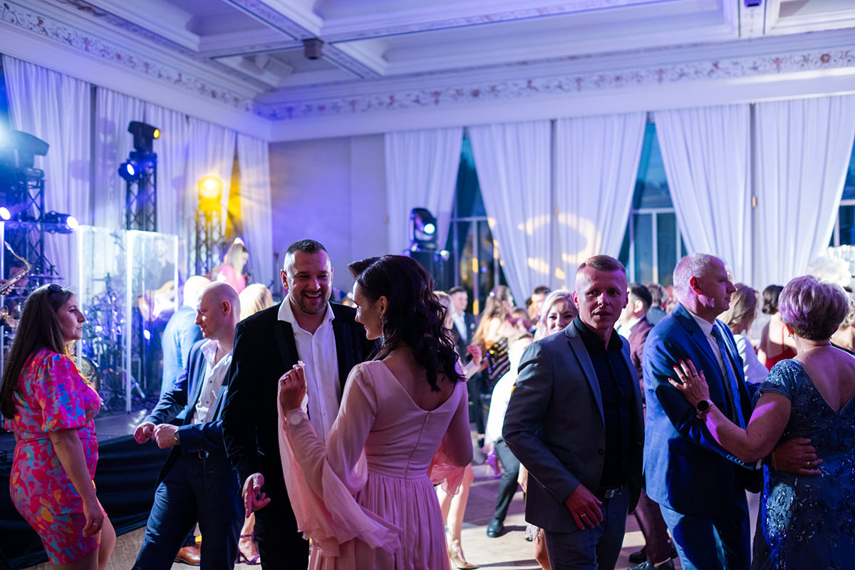 zdjęcia ślubne fotografia ślubna elegancki klasyczny glamour ślub Pałac Mała Wieś 5czwartych Agnieszka Rusinowska